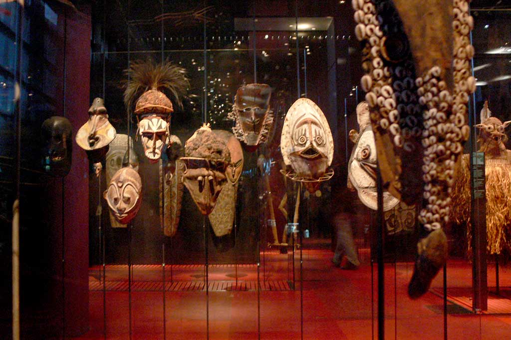 Quai Branly Museum Exponate-Masken